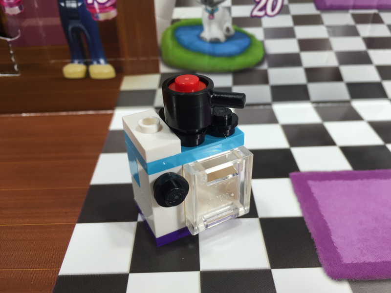 Illustration for article titled Review: Lego Friends, City, Star Wars advent calendars--day 12